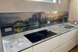 Glas als Rückwand mit Digitaldruck
